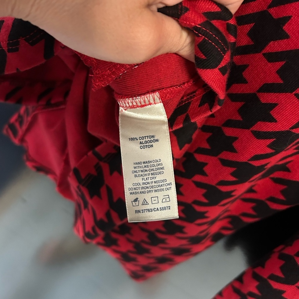 Red and Black Houndstooth cardigan - Picture 3 of 3